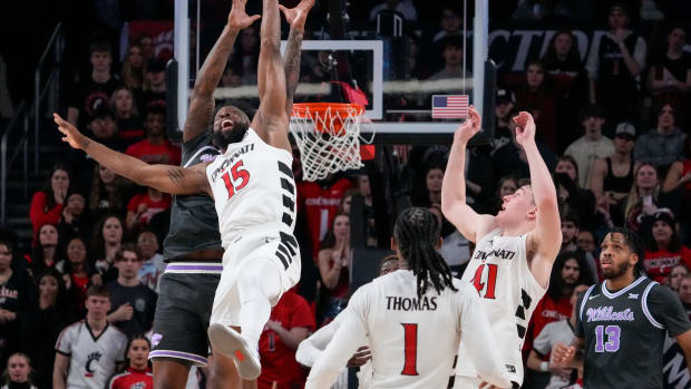  Cincinnati Bearcats forward John Newman III (15) breaks up a deep pass as time expires in the second half of the NCAA Big 12 basketball game between the Cincinnati Bearcats and the Kansas State Wildcats at Fifth Third Arena in Cincinnati on Saturday, March 2, 2024. The Bearcats collected a 74-72 conference win.